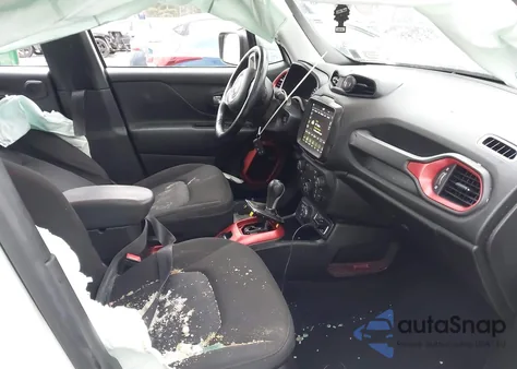 2021 Jeep Renegade Trailhawk 4X4 z USA, uszkodzony, nr VIN ZACNJDC12MPM74558